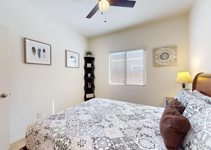 Golden Marigold Sanctuary Holiday home Buckeye